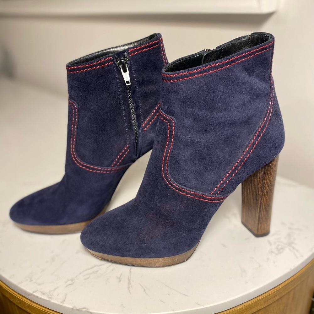 Burberry ankle boot, Hazelburst 115, blue suede, wood-effect heel. Red stitching
